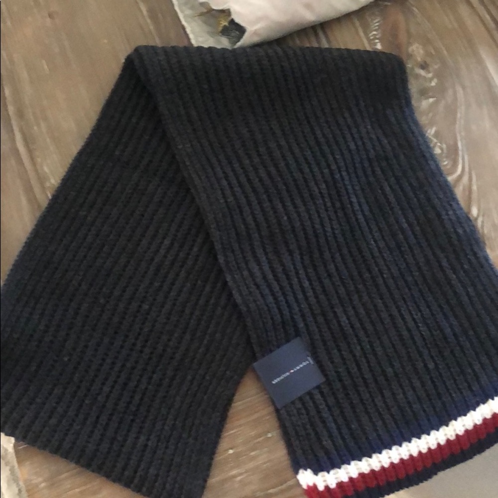 Tommy Hilfiger scarf NWT